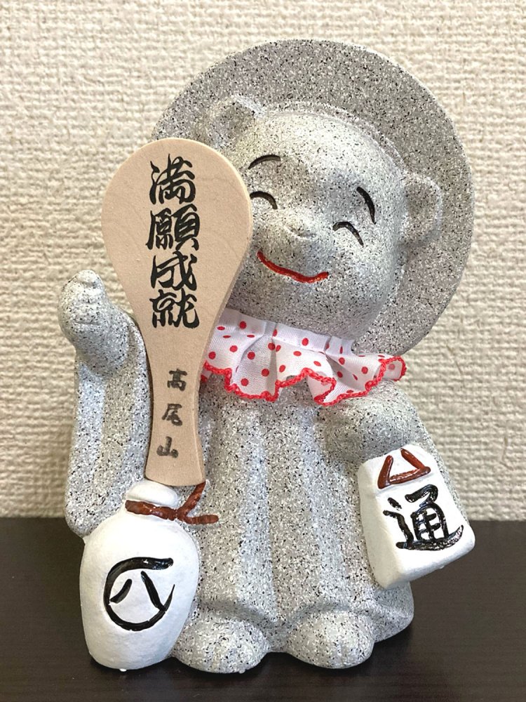 狸の置物と地蔵はそれぞれに確立したジャンルだが、なぜ混ぜたのか