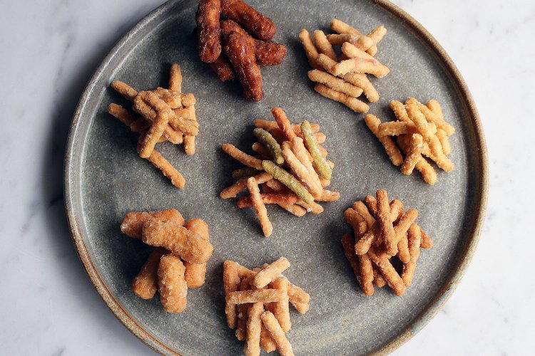 左上から時計回りに「ふるさと」、「さくら」、「ゆず」、「きなこ」、「かえで」、「おもいで」、「しょうが」、中央は「ゆめじ」。