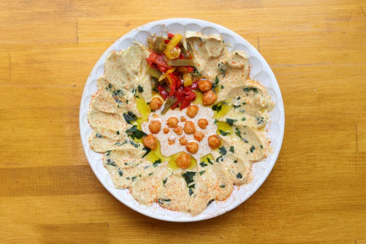 The Brothers' Hummus（フムス） Plate　高たんぱく、低カロリー。おなかも心も満たされる濃厚な味。1200円。