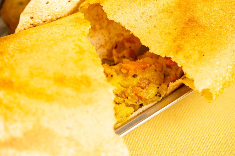 マサラドーサの中はジャガイモのスパイス炒め！