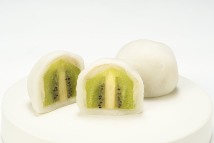 キウイ大福（冬季限定）1個324円。