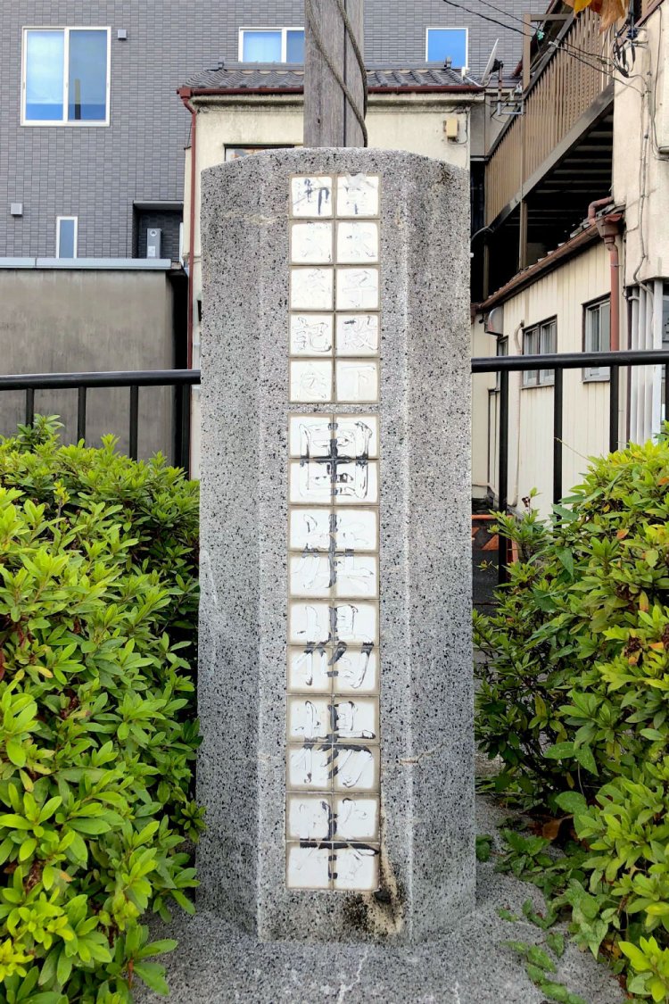 Showing no flags《旗のあった場所》