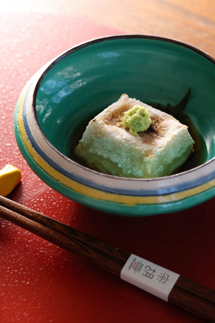名物の焼き胡麻豆腐。いずれも夜のコース8800円～より。