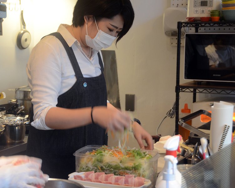 店内で食べる場合はオーダーが入ってから調理していく。具材はすべて自家製なのがポイント。