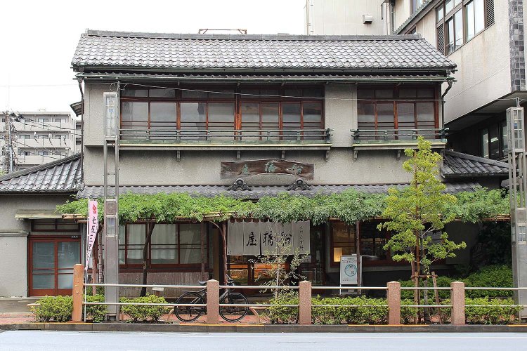 『船橋屋』亀戸天神前本店。