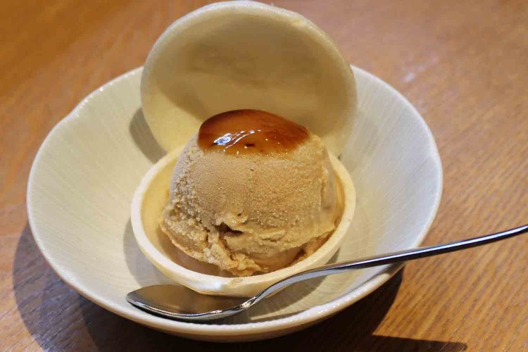 コクのある最中アイス（黒蜜）。