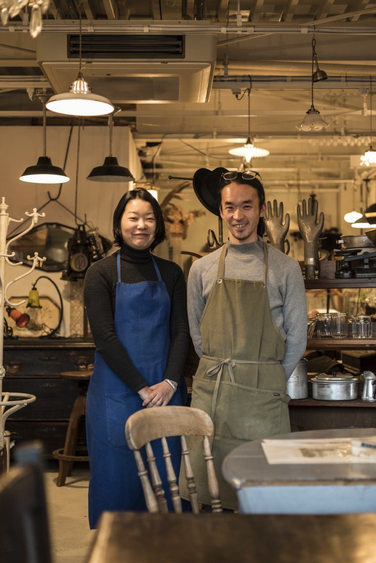 穏かな人柄の今井岳史さんと妻の伸子さん。