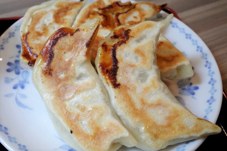 ふつうの餃子の3～4倍はある!