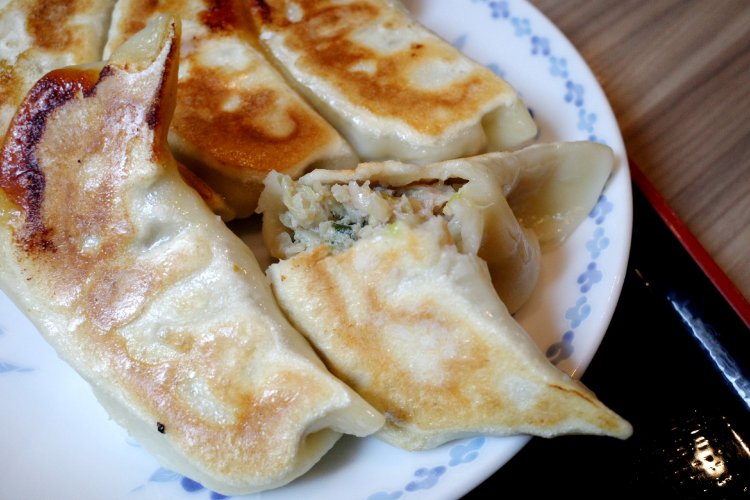 餡はぎっしり詰まっていて肉汁たっぷり。