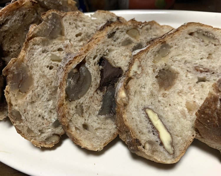 お店での1番人気商品ショコラ・マロン410円。アーモンドとチョコレートの組み合わせが抜群の一品。