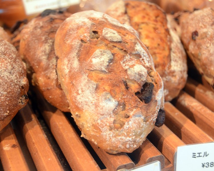 お店イチオシのショコラ・マロン410円。ふっくらと焼けた様子が何よりおいしそう！