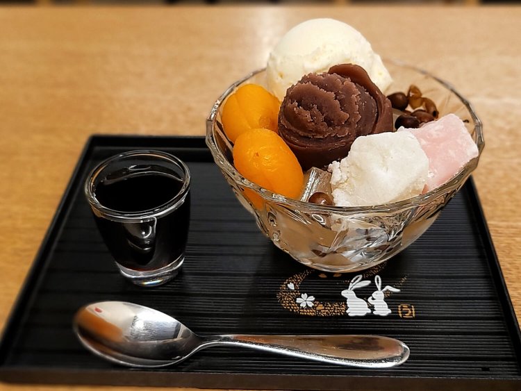 クリームあんみつ 780円。