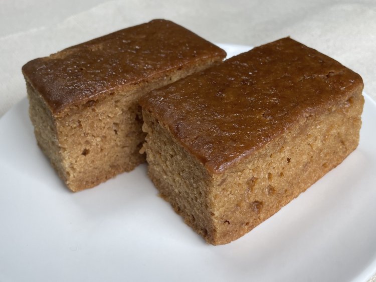 黒パン170円。しっとりした生地と黒糖の香ばしい甘さがたまらない。