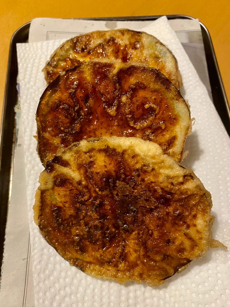 食べ比べに今年初の揚げ物。