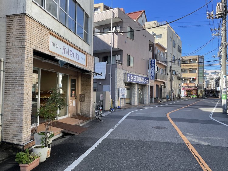 店は奥戸街道から少し入ったところにある。