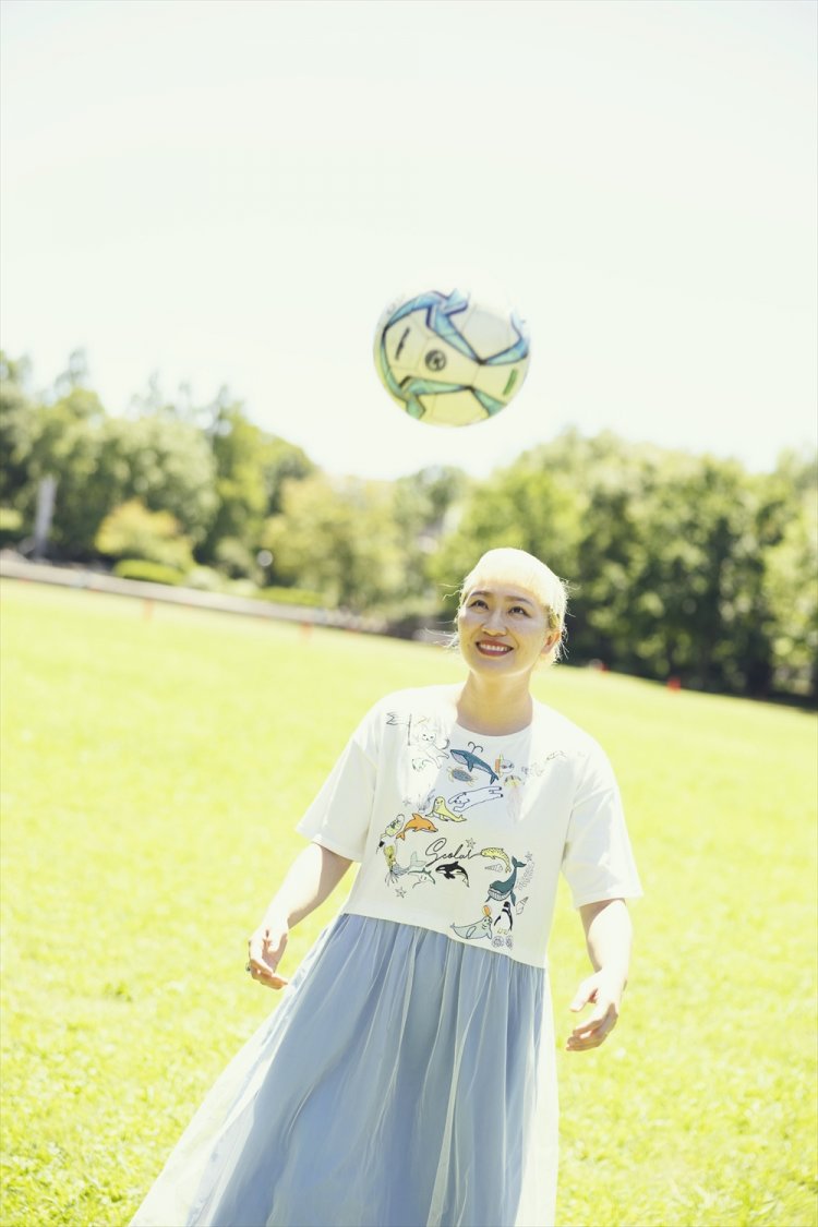 丸山桂里奈、 地元への愛と野望～大森銀座の入り口で “友” と銅像になるために～