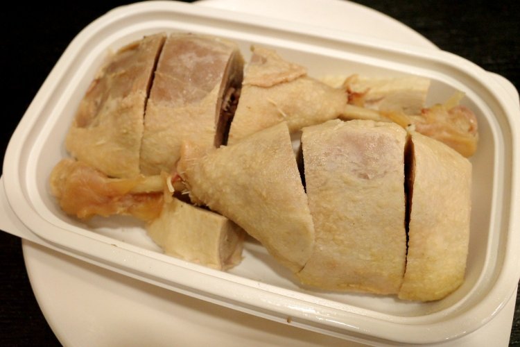 店員さんから熱烈におすすめされた塩水鴨780円。