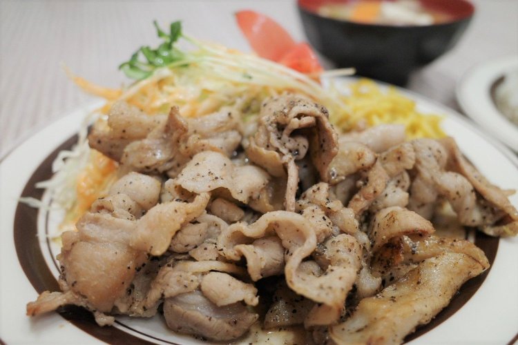 最後に料理酒でフランベして味を引き締めている。