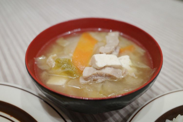 豚汁も具沢山。