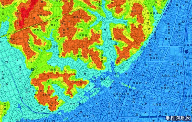 〈縄文時代の海岸線〉縄文時代は約1万2000年あり、時期により異なるが、最も海進が進んだ縄文前期は現在より10ｍ以上海面が高かった。本特集のエリアはほとんど海の中（図の青色）となる。