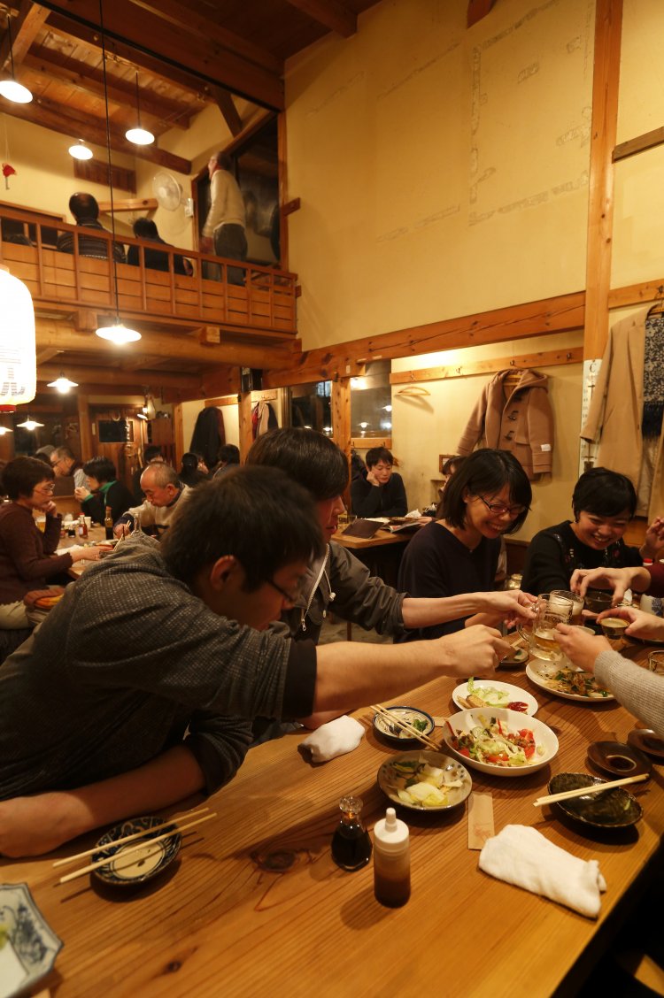 2階席へは滑車で料理を上げることも。