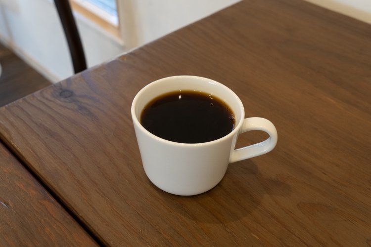 コーヒーは店内では450円、テイクアウトなら350円。