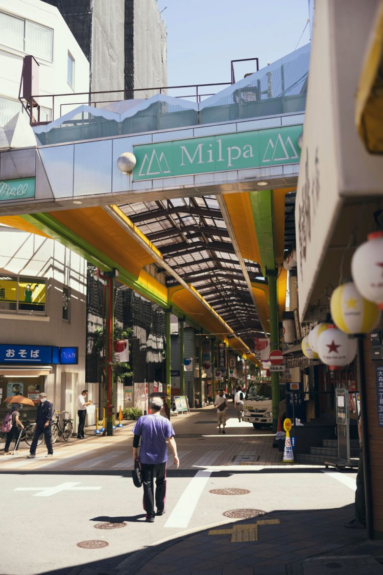 大森銀座の入り口でカッパと銅像になるのが夢