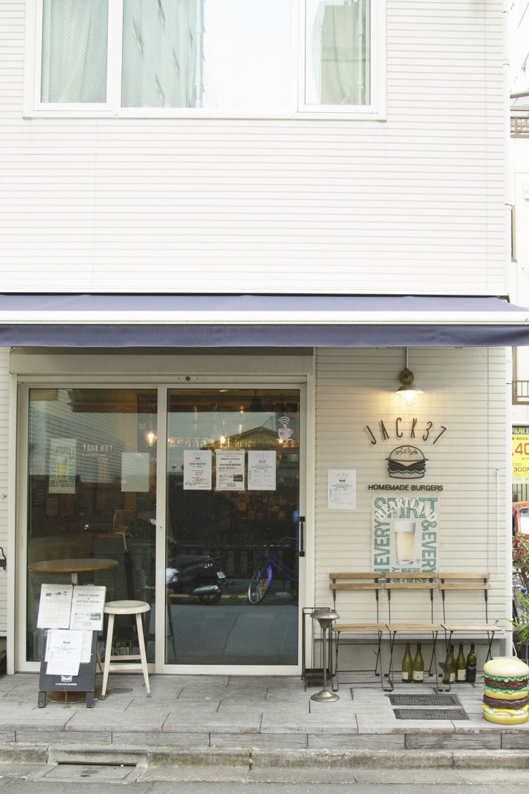 思わず立ち止まりたくなるかわいい外観。