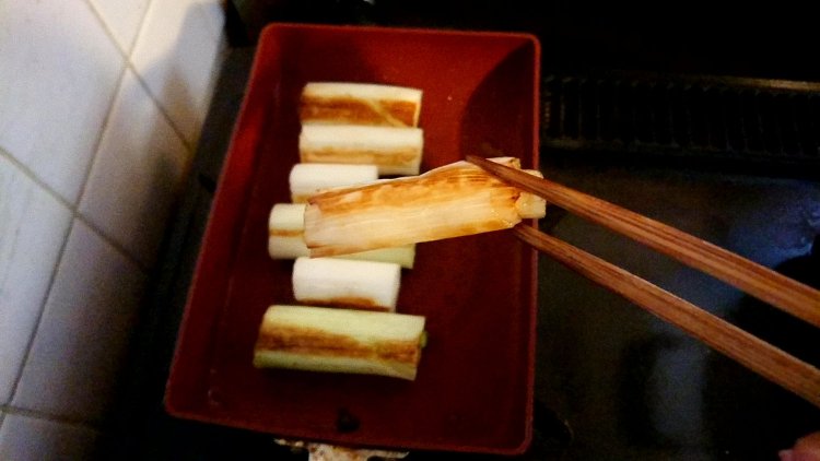 ネギを焼く