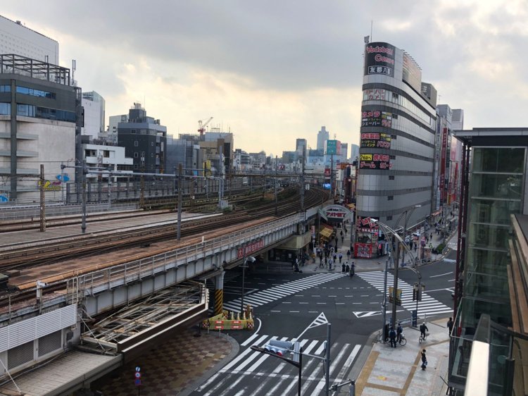 行く末を示すかのように、空も曇ってきた。