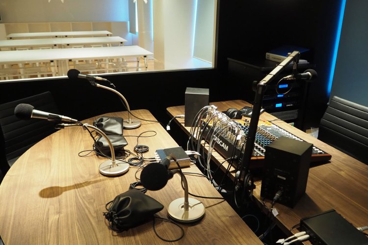 2階のスタジオでは、今後ラジオ収録が行われる可能性も!?