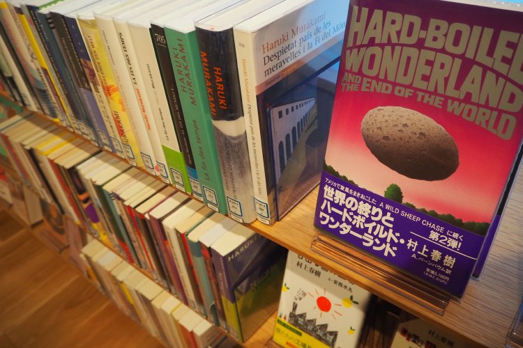 早稲田大学国際文学館（通称：村上春樹ライブラリー）