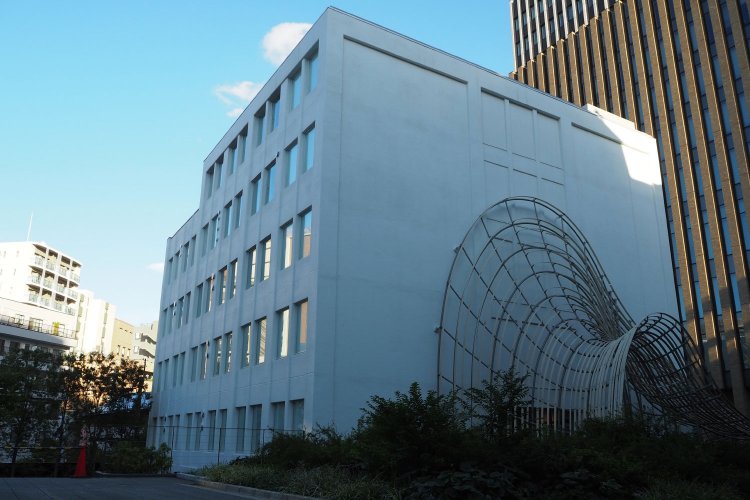 早稲田大学国際文学館（通称：村上春樹ライブラリー）