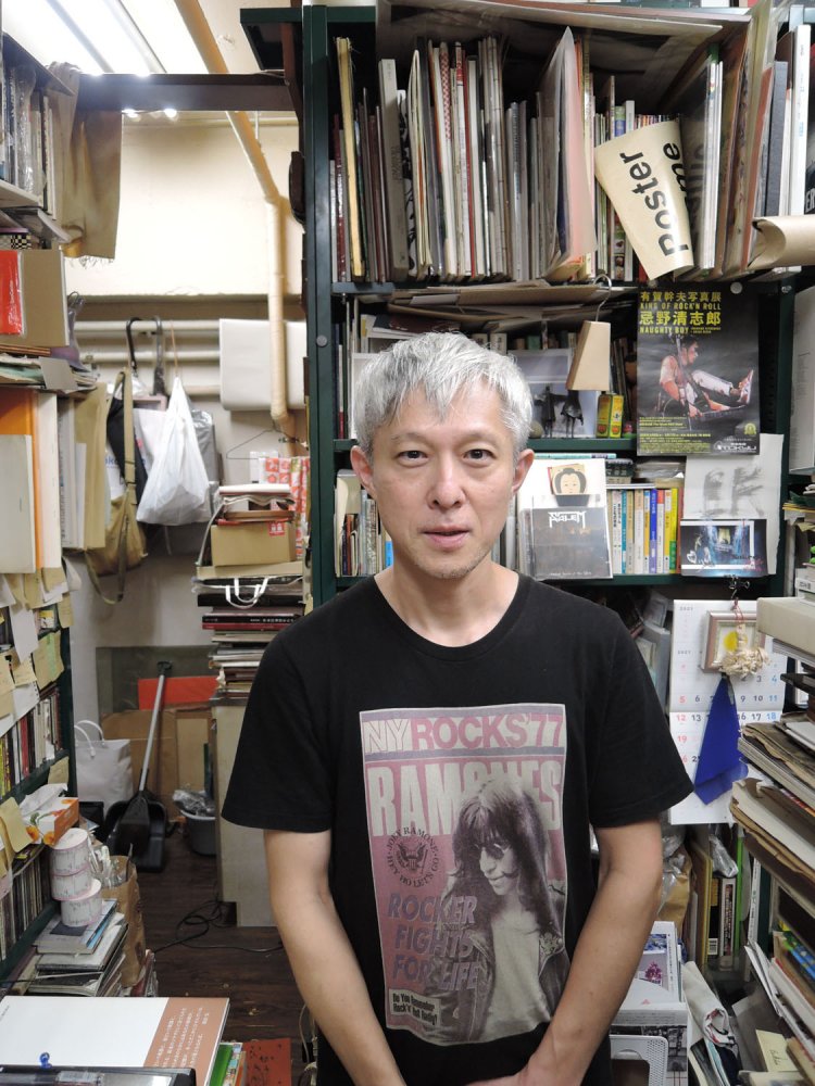 とてもシャイな店主の二見彰さん。