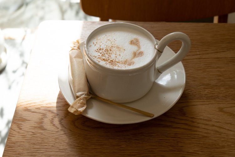 ラテは、金継ぎで直したカップで提供されることも。