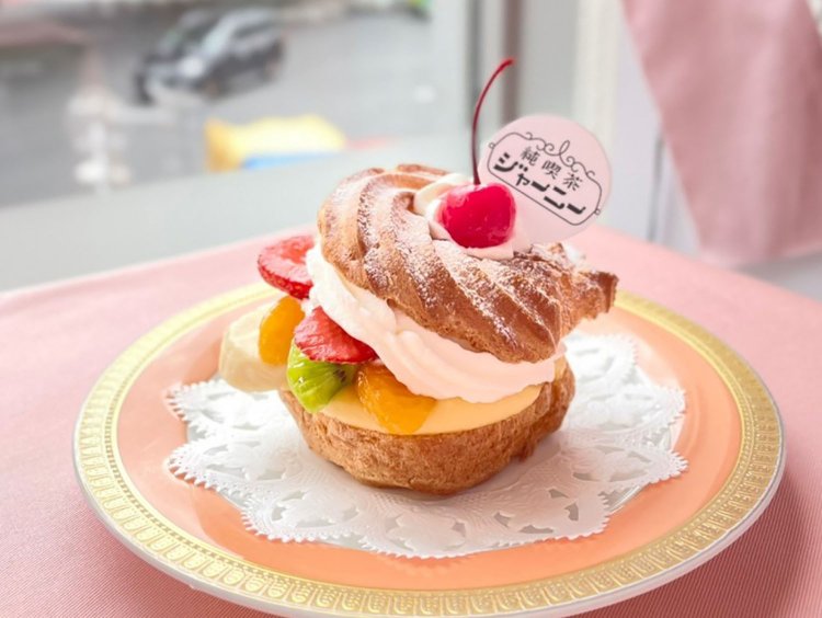 写真は11月10日までのフルーツアラモード。11月11日から20日まではさくらんぼに変わる。