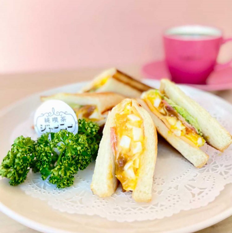 写真は10月10日までのカレーソースのもの。11月11日から20日まではホワイトソースに変わる。