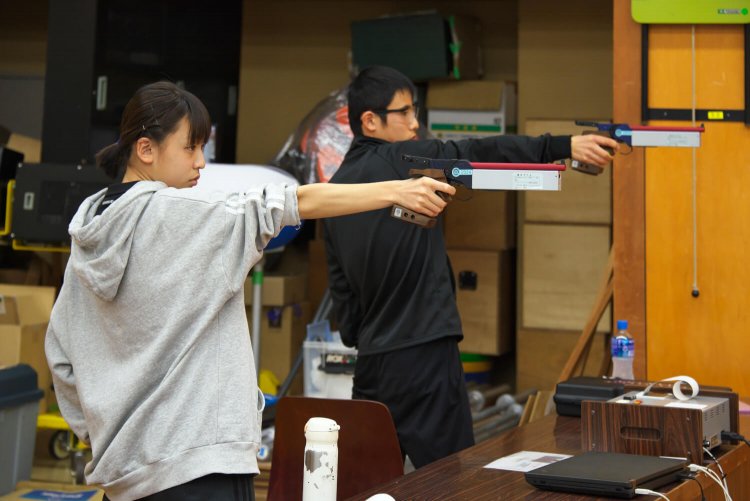 射撃競技の、ビームライフルとビームピストルには現在十数名が所属。