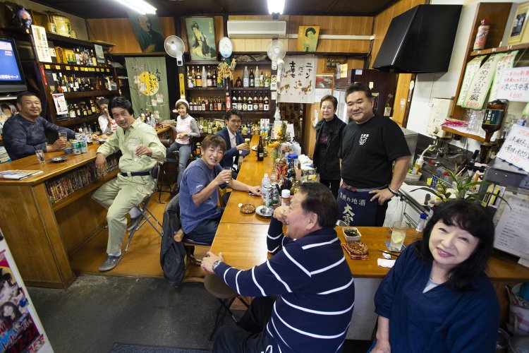 常連に愛され今では皆で、草野球チームを作るほど。「気のいいお客さんばかりですよ～」。