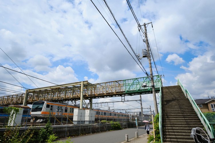 １シーズンだけの幻電車！？ 武蔵野競技場線の廃線跡を歩く【身近な廃線跡さんぽ】