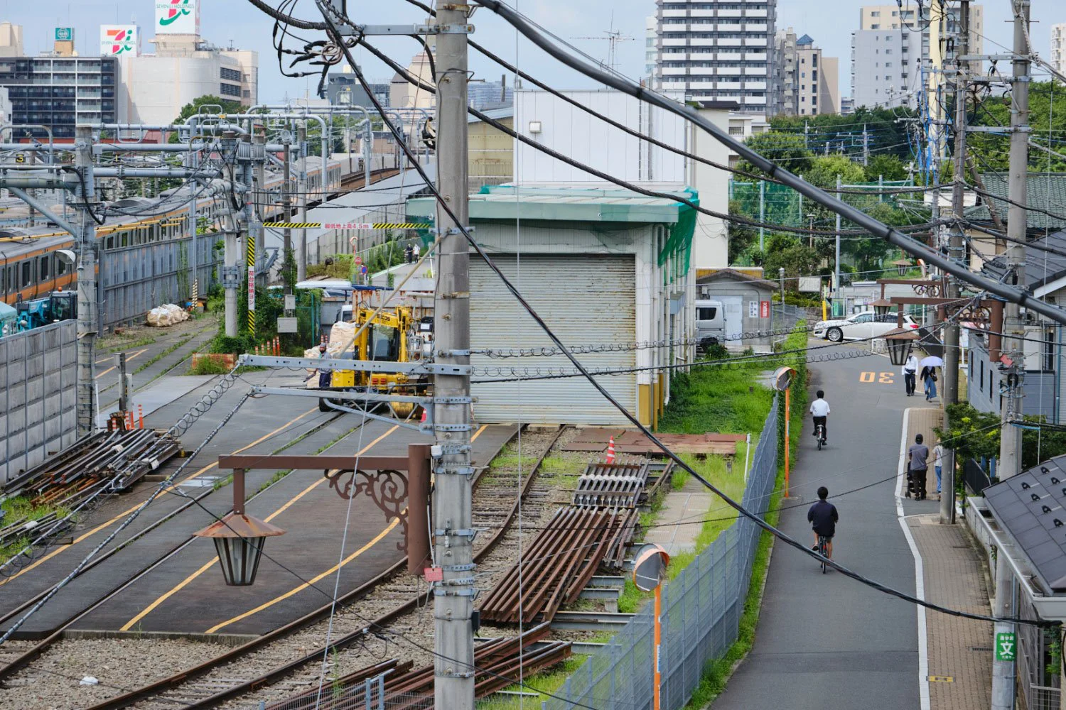 １シーズンだけの幻電車 武蔵野競技場線の廃線跡を歩く 身近な廃線跡さんぽ さんたつ By 散歩の達人