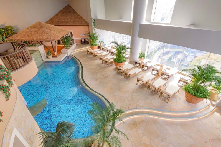 ヒーリングとは癒やす・回復するという意味。ヒーリング バーデは文字どおり大人の癒やしの空間だ。 