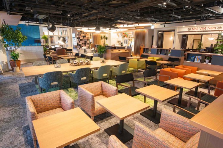 同じフロアに、京料理やベトナム料理、デリ、カフェなど、5店舗の飲食店を併設する。