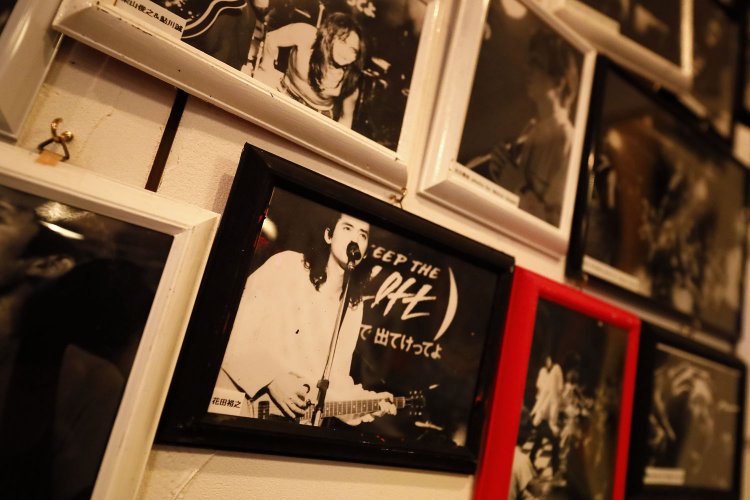 ロフトに出演したアーティストの写真が年代順に。