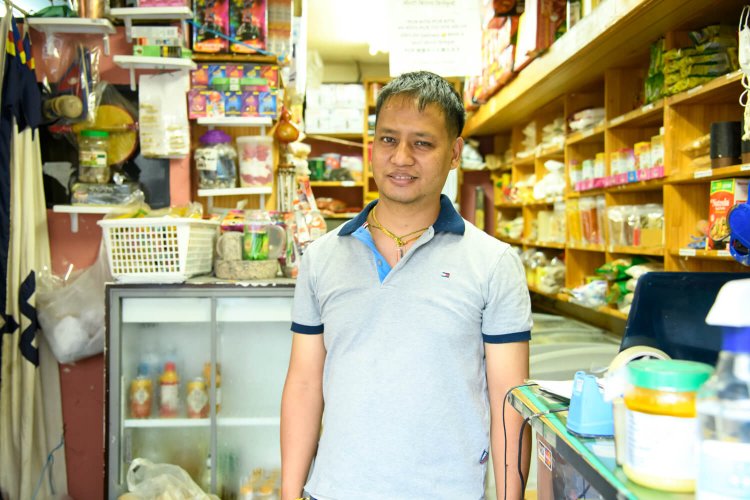 店主のジワンさんは、この店のほかに2店舗を構えるやり手の経営者。