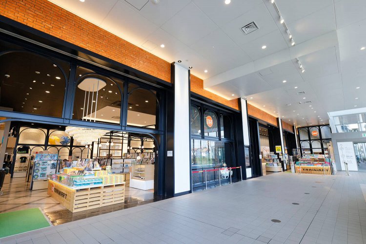 エントランスにはミュージアムショップ「TRAINIART（トレニアート）」がある。お土産はこちらで。