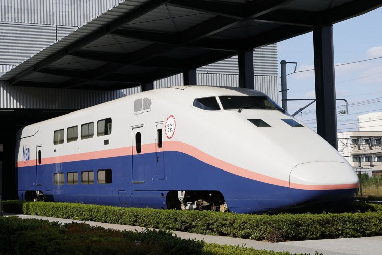 オール2階建て新幹線「Max」の初代車両、E1系。