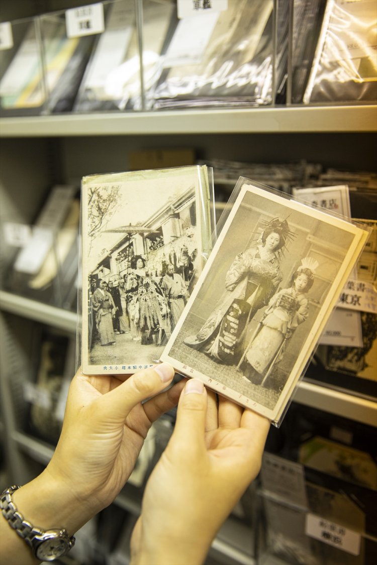 全国各地の観光名所ほか、産業、美術、文化、学校、商船、軍艦など多彩なジャンルの絵はがきも。