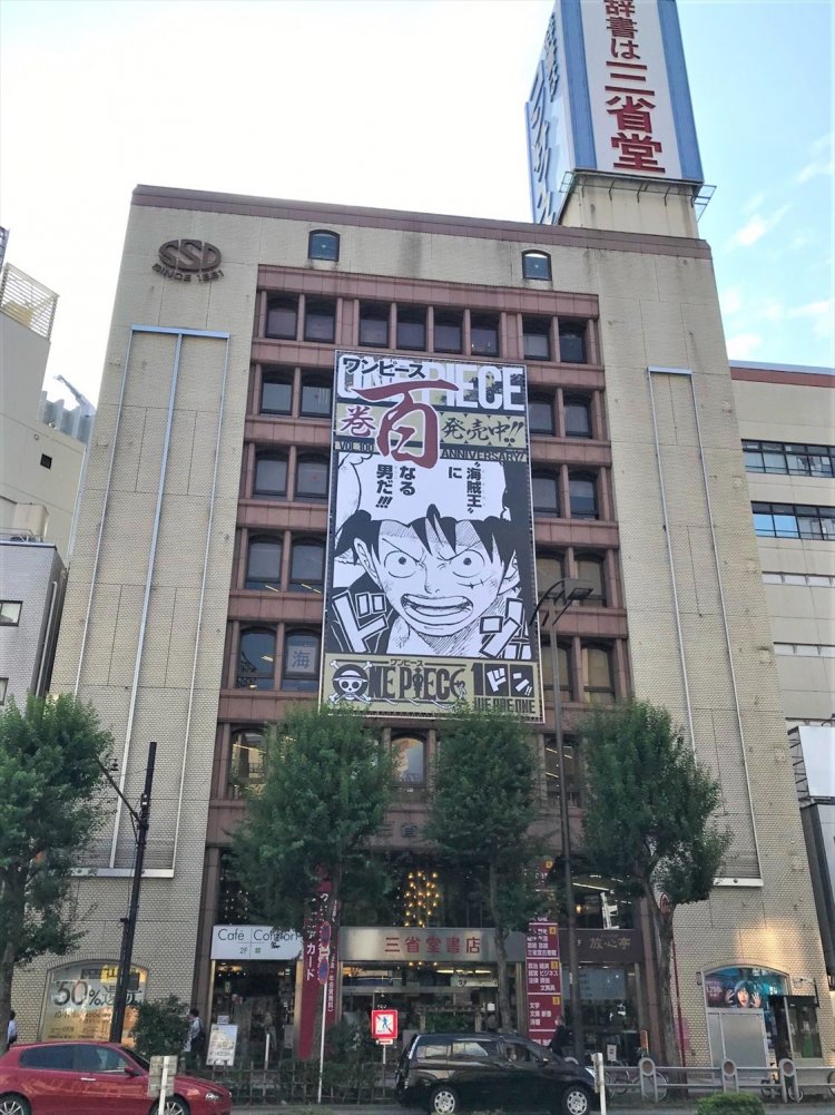 現在のビルは、創業100周年、1981年に竣工した。3階建てから8階建てに。