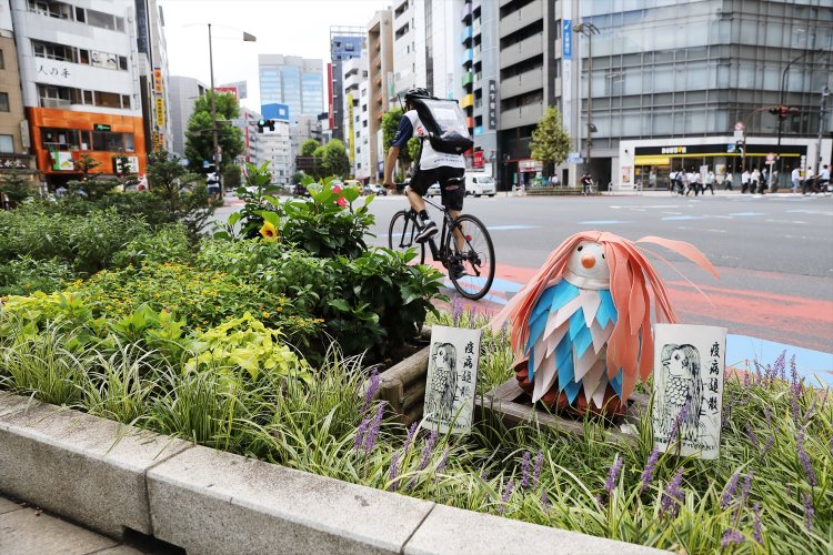 小川町交差点で、アマビエに遭遇。